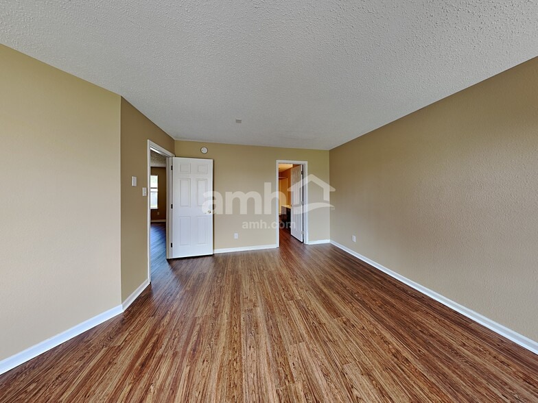 Building Photo - 5973 Redcliff North Ln