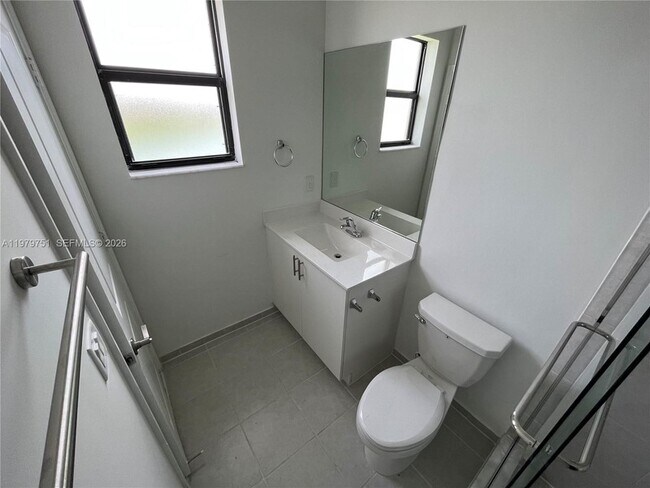 Building Photo - 9960 SW 228th Ln