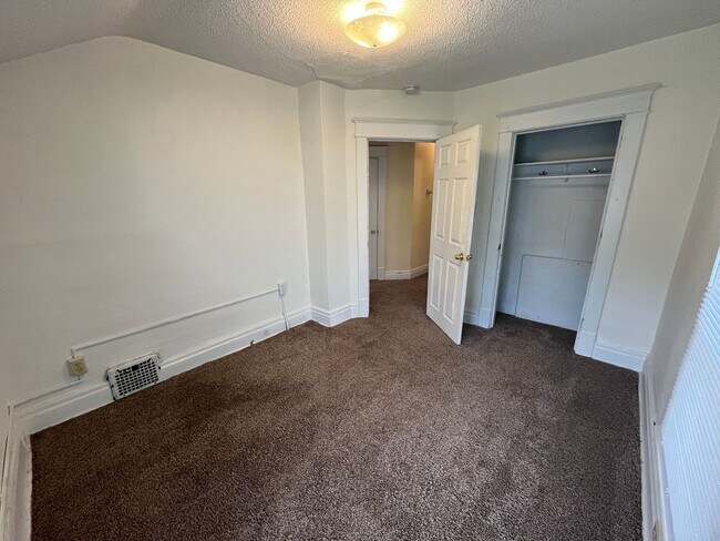 Building Photo - 3 Bedroom House in Duluth - Free August Rent!!