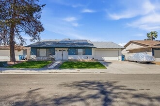 Building Photo - 4561 Paseo El Rio Dr