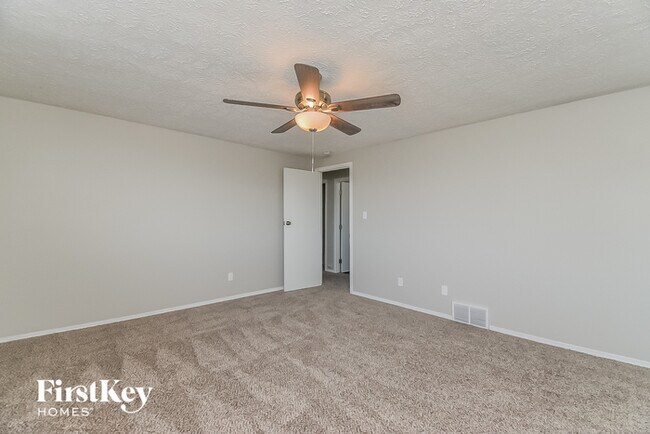 Building Photo - 2213 Moccassin Dr