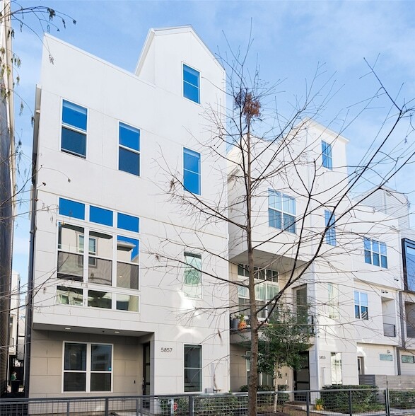 Building Photo - 5857 E Post Oak Ln