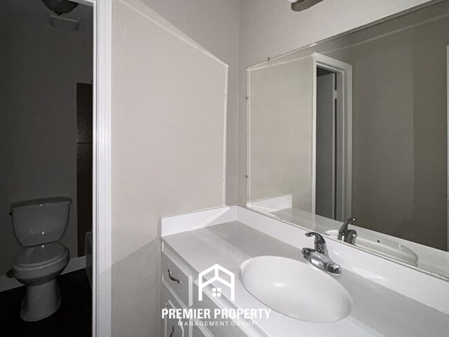 Building Photo - Stunning 3BR/2BA Near Southwind | 2,079 Sq Ft, Built-Ins, Fireplace & Covered Patio