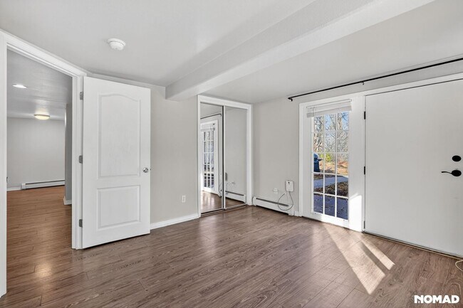 Building Photo - 30 W Navajo St