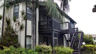 Building Photo - Charming 2 Bedroom 2 Bath Condo (Mirror Lake Condominiums)