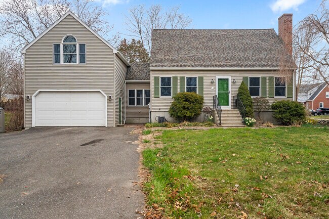 Building Photo - 62 Brookside Ave E