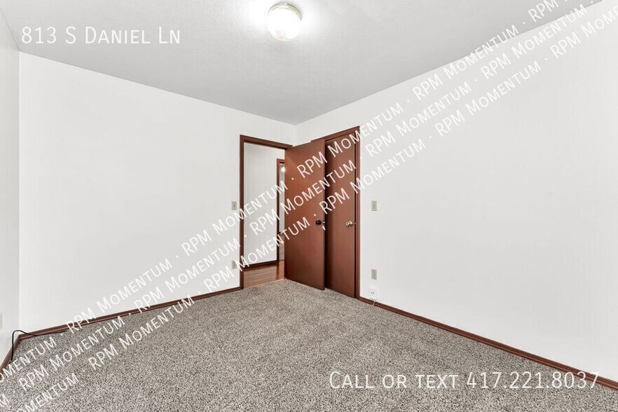 Building Photo - 813 Daniel Ln
