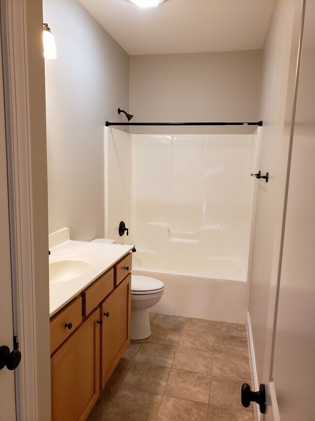 Building Photo - RENT SPECIAL ~ COMPASS POINTE ~