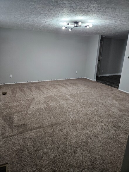 Building Photo - 4242 Hanover Dr