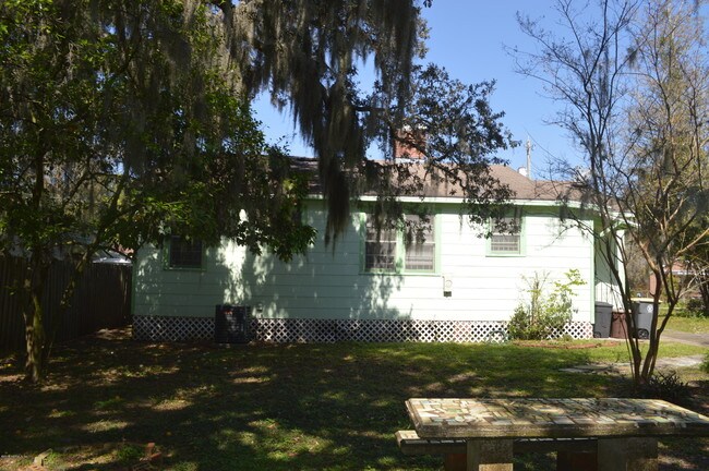 Building Photo - 8025 Oakwood St