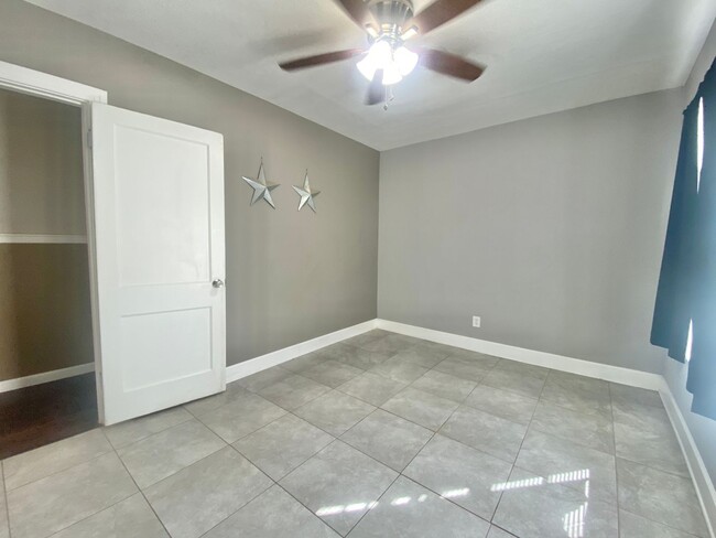 Building Photo - Move In Special! $500 off the Second Month...