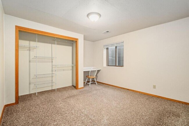 Building Photo - 205 Kathryn Dr