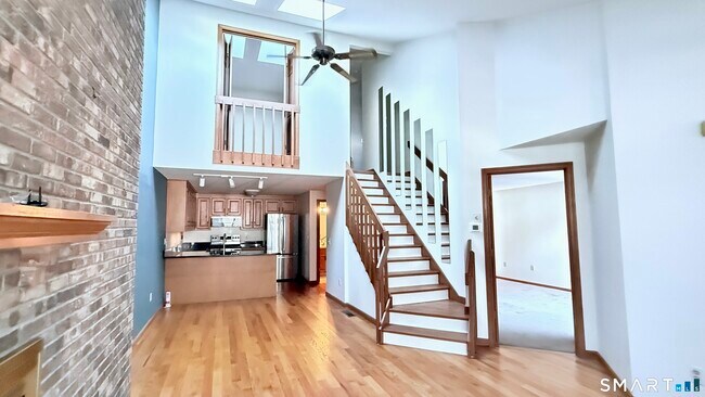 Building Photo - 13 Ivy Ln