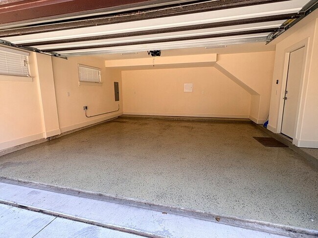 Building Photo - 4223 Wycliff Ave