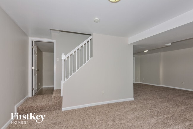 Building Photo - 901 Lands End Cir