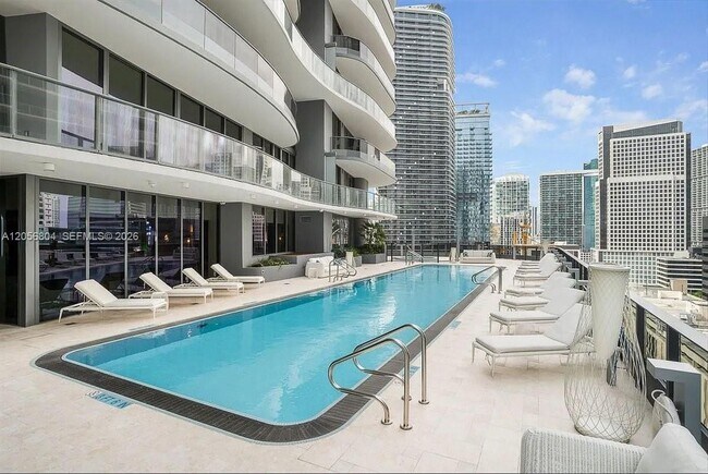 Building Photo - 1000 Brickell Plaza