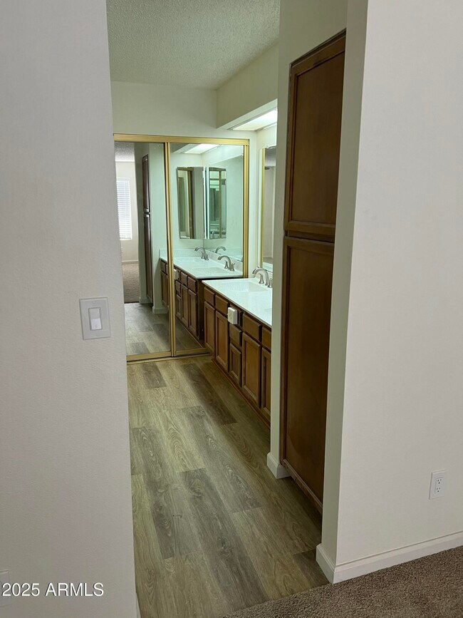 Building Photo - 925 N College Ave