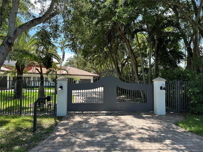 Building Photo - 10600 SW 69th Ave