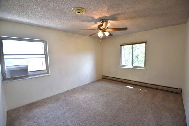 Building Photo - 3 Bedroom, 2 Bathroom Penthouse Condo in North Boulder.