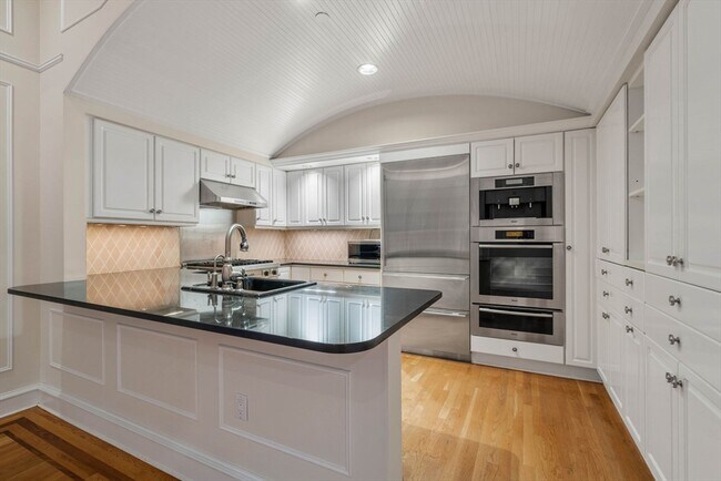 Building Photo - 23 Marlborough St