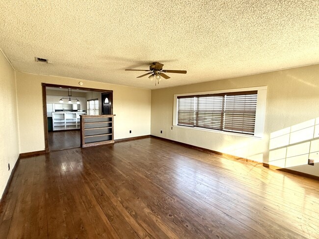 Building Photo - 1654 Ponderosa Rd