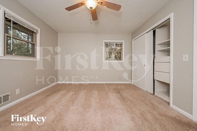 Building Photo - 1344 Hill Dr SW
