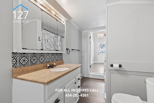 Building Photo - Single Family home w/ 3Beds & 1Full Bath