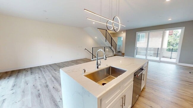 Building Photo - Gated | Light-Filled Townhouse | North Park