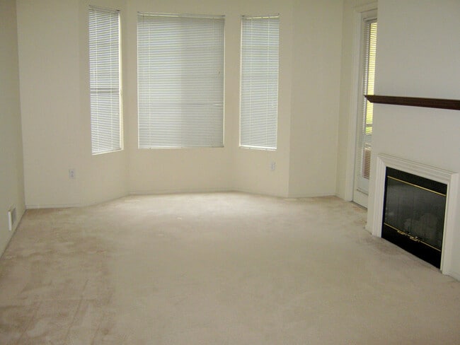 Building Photo - S240