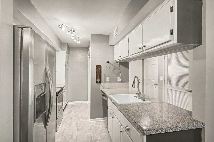 Building Photo - 265 Hillsboro Pl