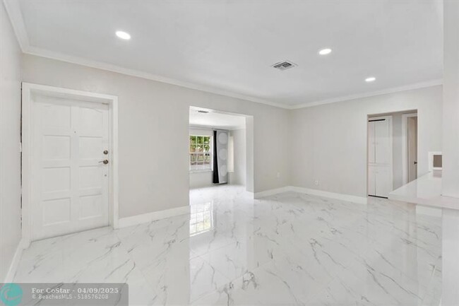 Building Photo - 510 SW 11th Ct