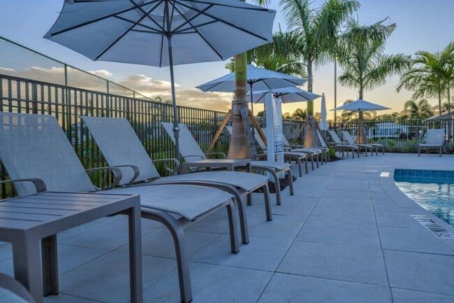 Building Photo - 128 Needle Palm Ln