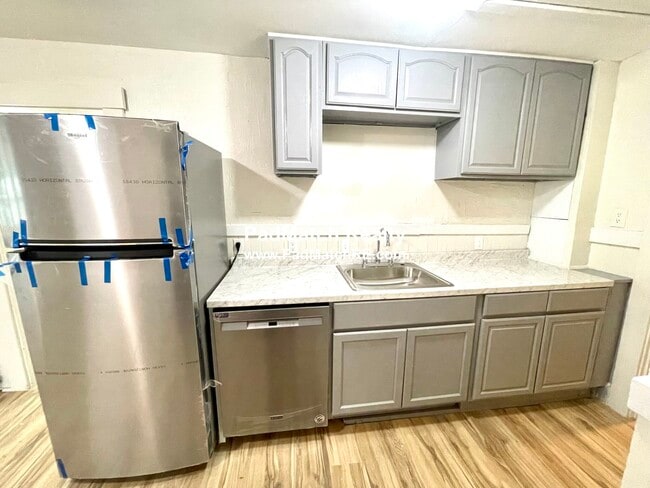 Building Photo - 65 Crystal St