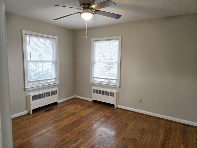 Building Photo - 401 Springhill Dr