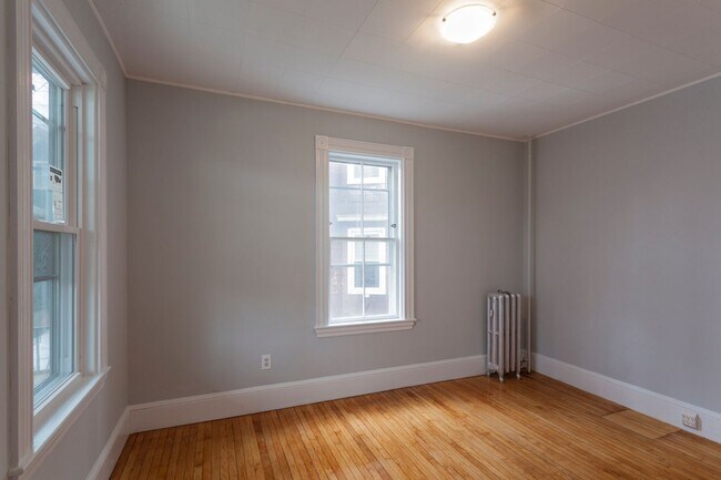 Building Photo - 9/1 No Fee! Two-level 5BR/3BA near Porter Sq!