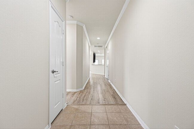 Building Photo - 24634 Lakecrest Creek Dr