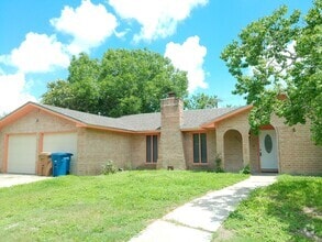 Building Photo - 4622 Newbury Ln