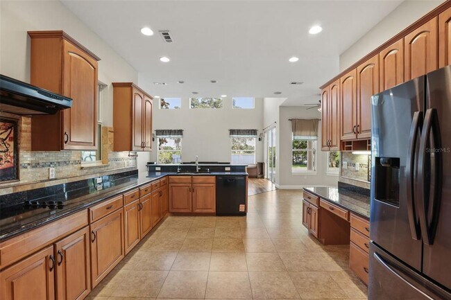 Building Photo - 5554 Palm Lake Cir