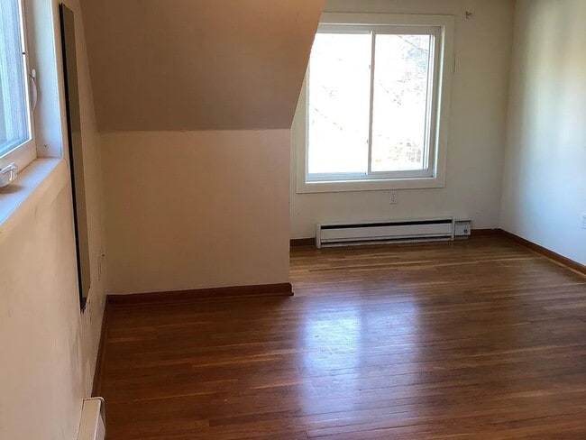 Building Photo - 3 Bedroom Apartment in Burlington VT Avail...