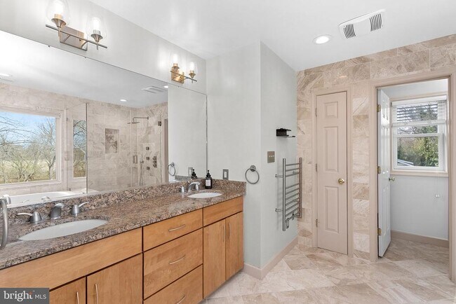 Building Photo - 19451 Youngs Cliff Rd