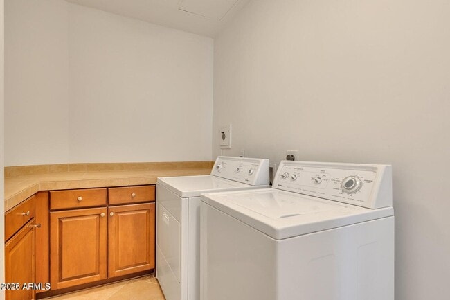 Building Photo - 2211 E Camelback Rd