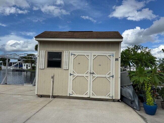 Building Photo - 1309 Pine Island Drive N.