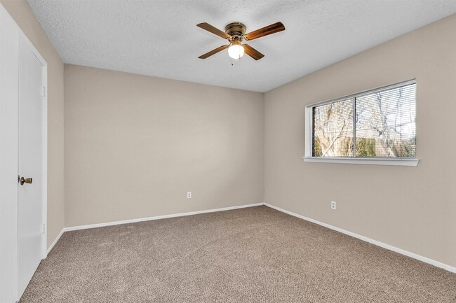 Building Photo - 4627 Hickorygate Dr