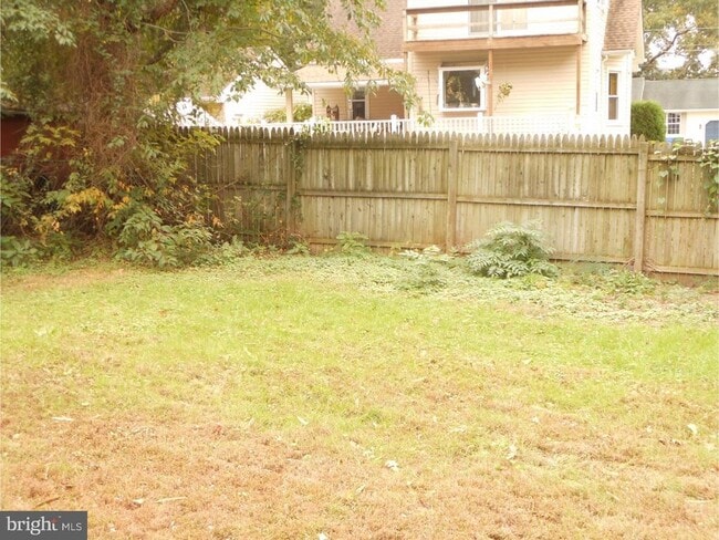 Building Photo - 17 5th Ave