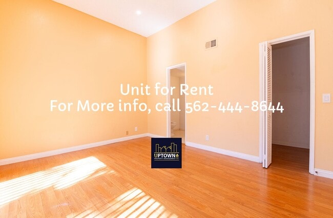 Building Photo - Townhome - 3 Bedrooms-2 Baths - Santa Ana