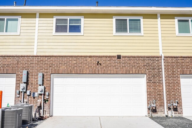 Building Photo - 15810 Perthshire Creek Dr