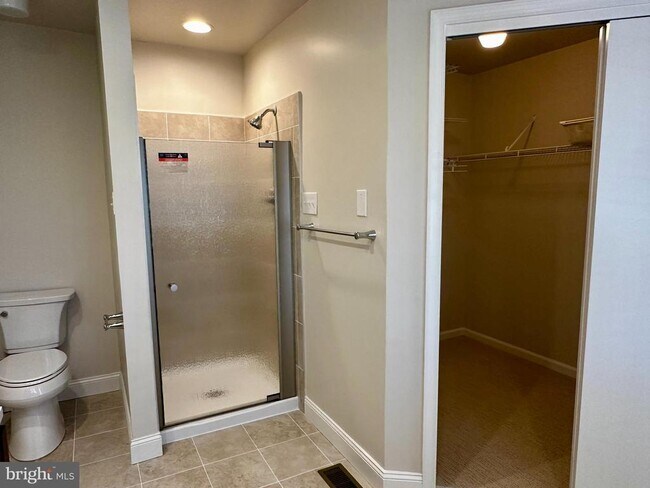 Building Photo - 18 Dundee Mews