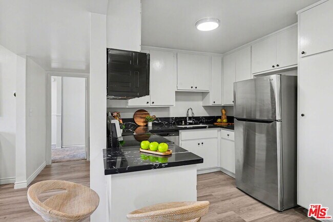 Building Photo - 14850 Hesby St