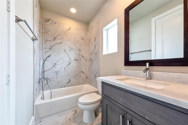 Building Photo - 2702 Harvard St