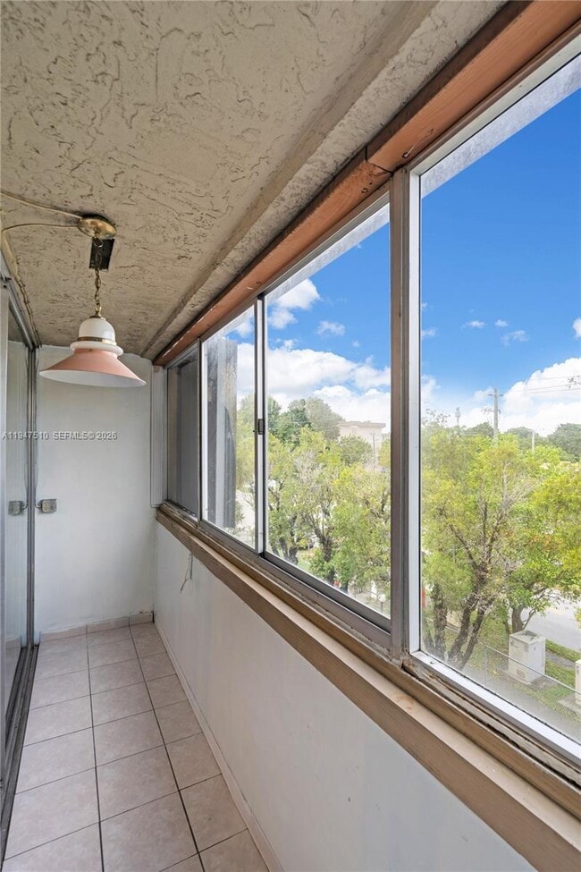 Building Photo - 1750 W 56th St